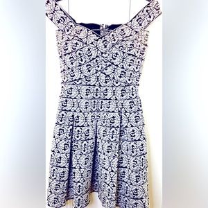 GRACIA SLEEVELESS OFF SHOULDER DRESS SIZE: S